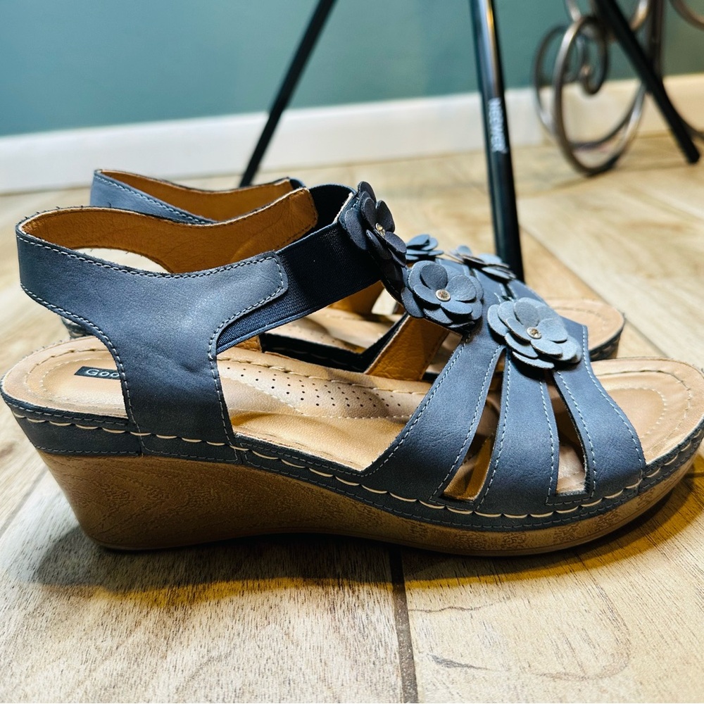 Good Choice Blue Wedge Sandals with Strappy Design and 3D flowers size 40/ US9